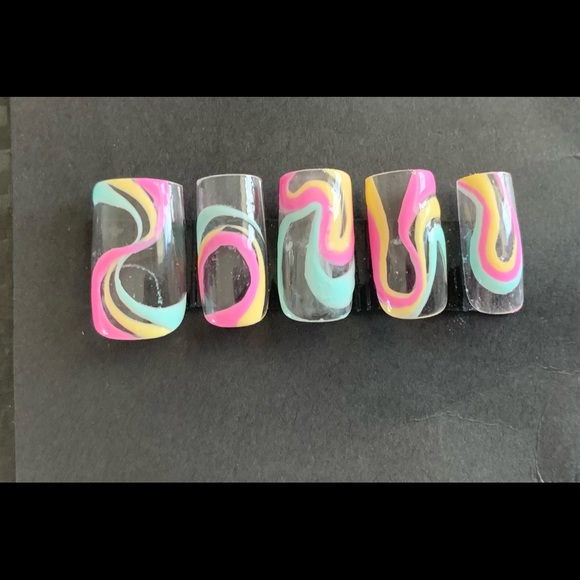 Press on nails - Picture 2 of 4